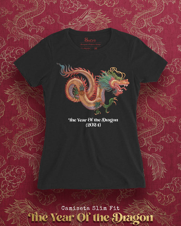 CAMISETA FEMININA SLIM FIT - THE YEAR OF THE DRAGON II Camiseta BeSucrè Preto P 